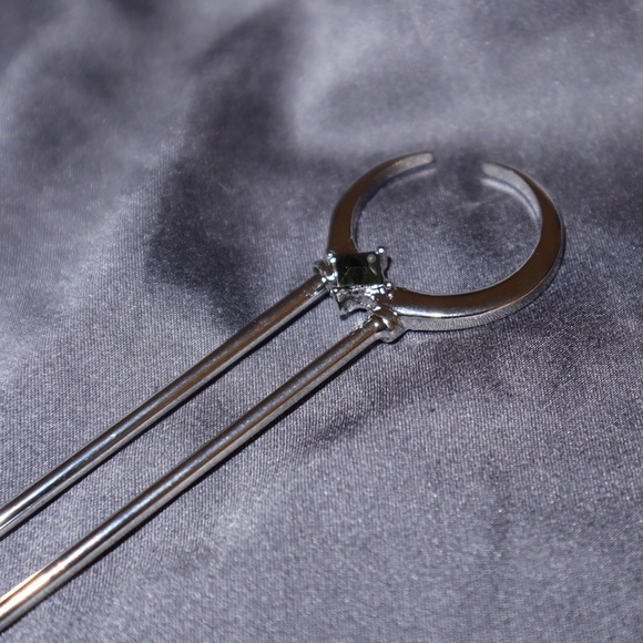 Moon shape hairpin - Picture 1 of 3